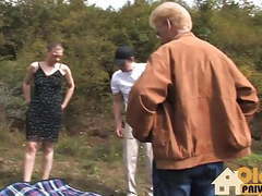 TitsCult presents: Oma im freien gefickt